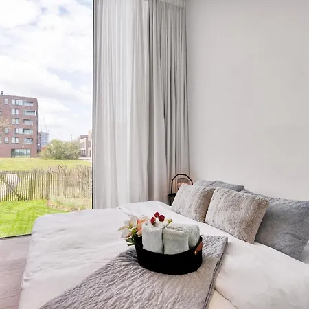 Aime Aan Zee, Luxury With Garden & Parking, 3 Min From